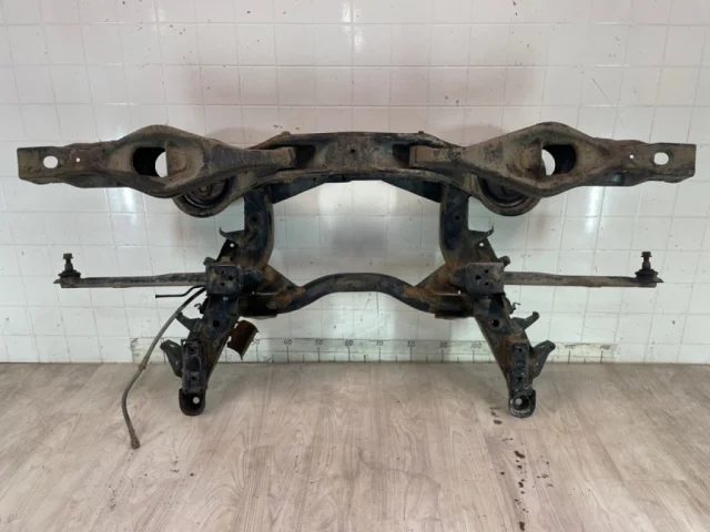 Задний подрамник для Mitsubishi Pajero V70 5dr 1999-2006 на фотографиях