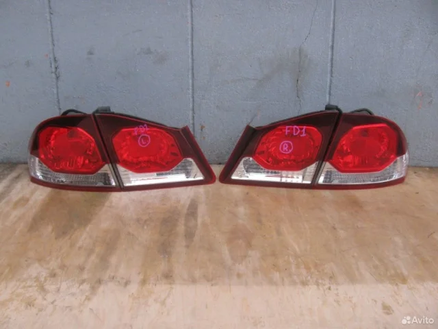 Фонарь левый для Honda Civic FA 2005-2010 седан на фотографиях