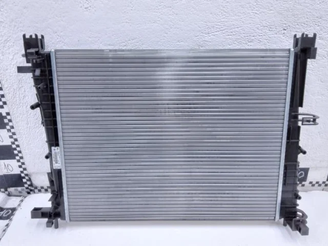 Радиатор охлаждения ДВС для Renault Sandero BS 2007-2014 на фотографиях