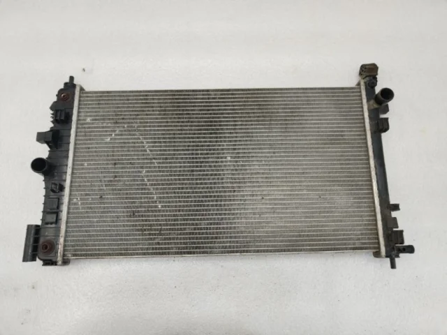 Радиатор охлаждения ДВС для Chevrolet Cruze 1 J300 2009-2015 на фотографиях