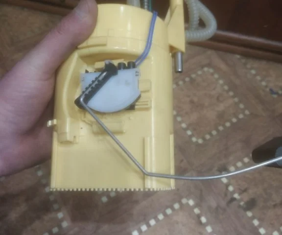 Топливный насос для BMW X3 F25 2010-2017 на фотографиях