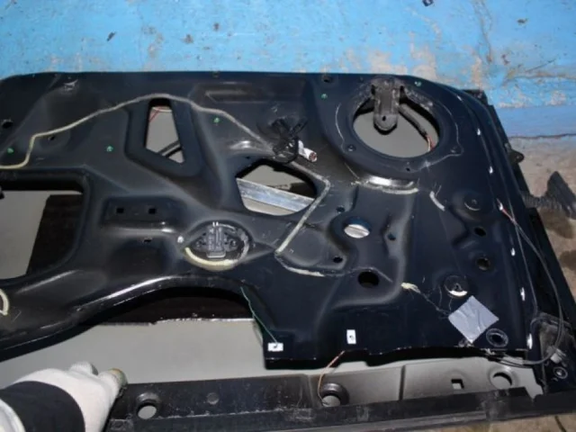 Дверь передняя правая для Audi A4 B7 Avant 2004-2008 на фотографиях