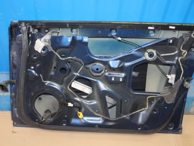 Дверь передняя правая для Audi A4 B7 Avant 2004-2008 на фотографиях