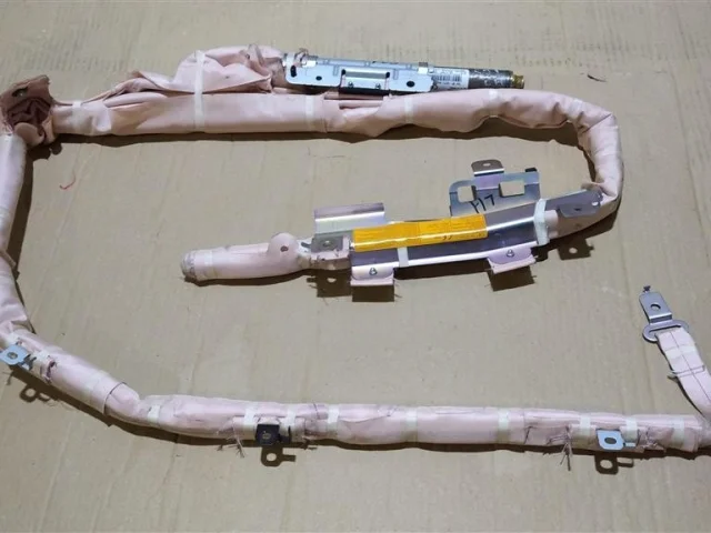 Шторка безопасности левая для Subaru Forester SJ 2013-2016 на фотографиях