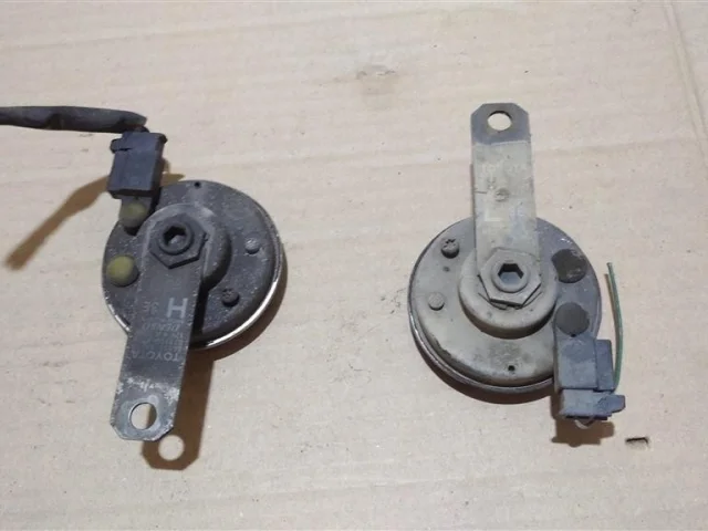 Звуковой сигнал для Toyota Corolla E140/E150 Седан 2006-2013 на фотографиях