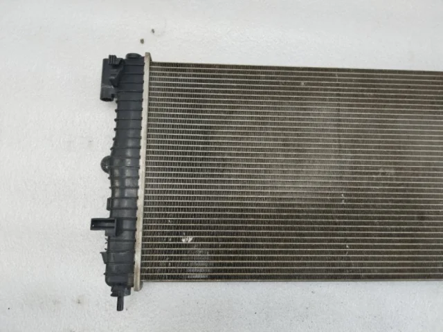 Радиатор охлаждения ДВС для Chevrolet Cruze 1 J300 2009-2015 на фотографиях