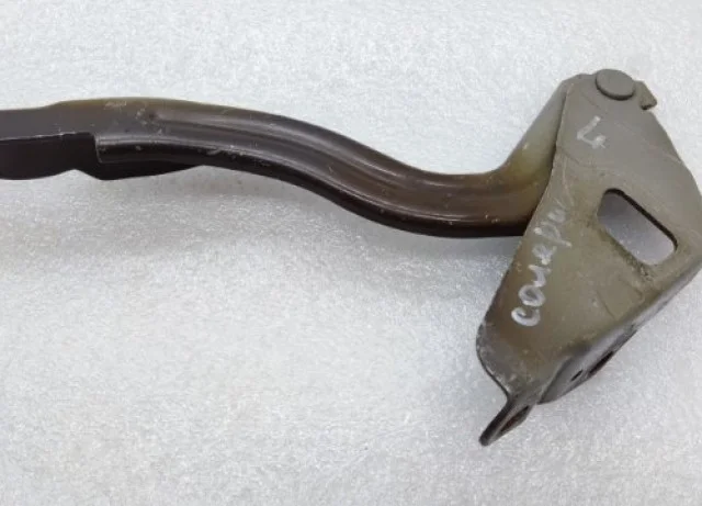 Петля капота левая для Hyundai Solaris 1 RB (2011-2013) на фотографиях