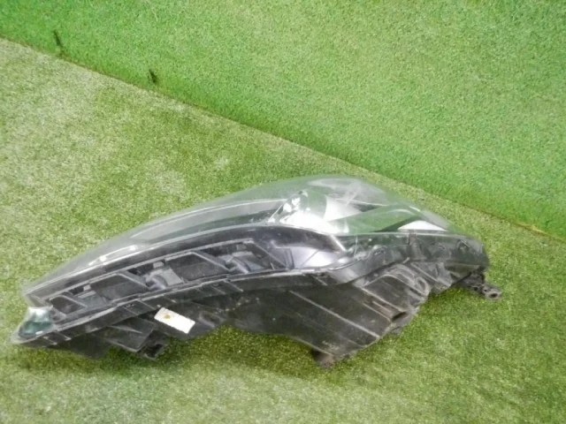 Фара ксенон левая для Hyundai Solaris 1 рестайлинг 2014-2017 Хэтчбек на фотографиях