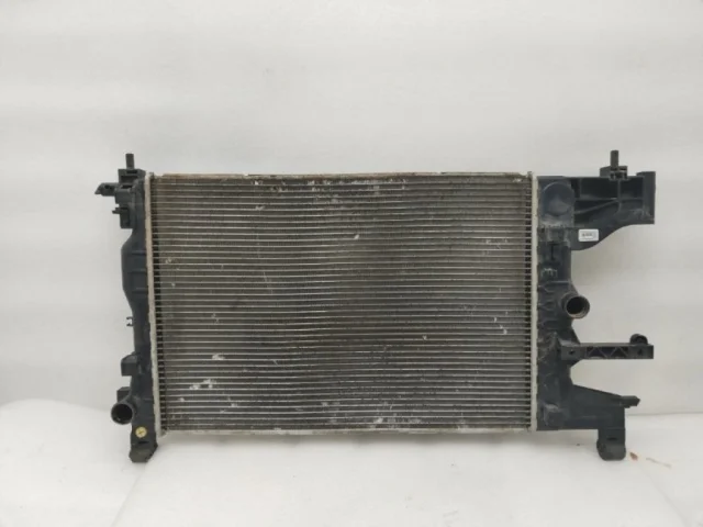 Радиатор охлаждения ДВС для Chevrolet Cruze 1 J300 2009-2015 на фотографиях