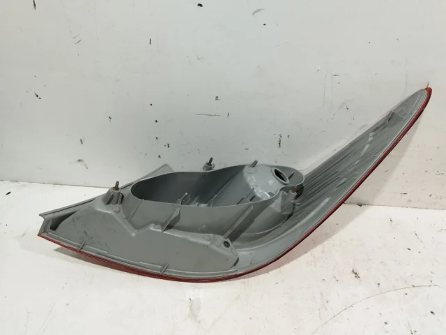 Фонарь внешний левый для Hyundai Solaris 1 RB (2011-2013) на фотографиях