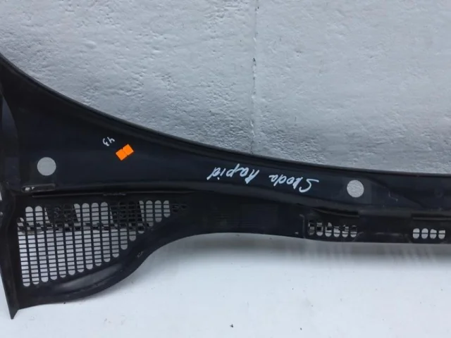 Жабо правое для Skoda Rapid I rest NH3 2017-2020 на фотографиях