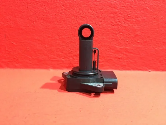 Датчик массового расхода воздуха для Volvo C30 MK 2006-2013 на фотографиях