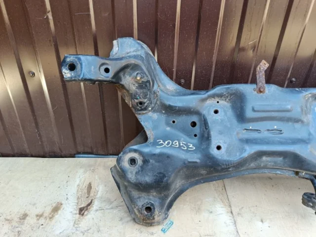 Подрамник двигателя для Hyundai Solaris 1 RB (2011-2013) на фотографиях