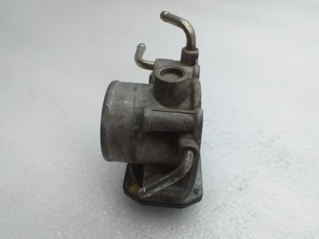 Дроссельная заслонка для Toyota RAV4 XA30 2005-2012 на фотографиях