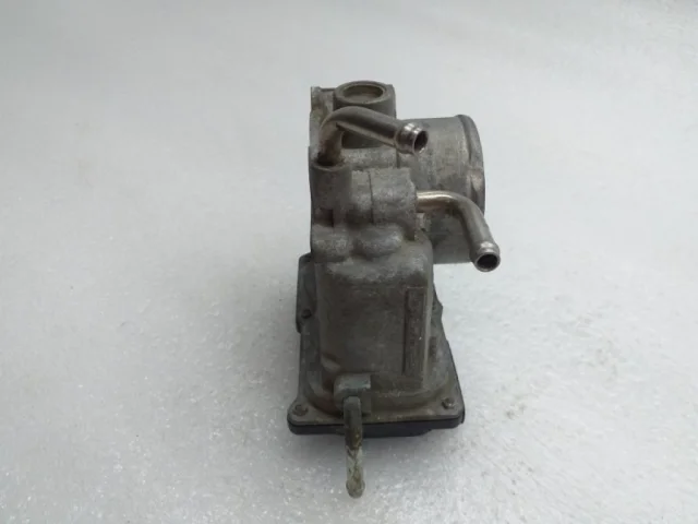 Дроссельная заслонка для Toyota RAV4 XA30 2005-2012 на фотографиях