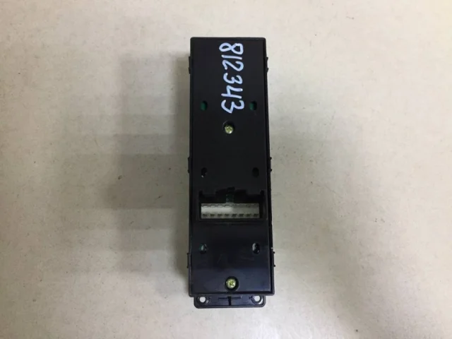 Блок управления стеклоподъемниками для Hyundai Solaris 1 рестайлинг 2014-2017 на фотографиях