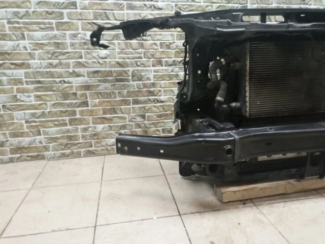 Панель радиатора (телевизор) для Mercedes-Benz GL class X166 2012-2016 на фотографиях