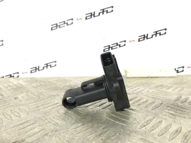 Датчик массового расхода воздуха для Volvo C30 MK 2006-2013 на фотографиях