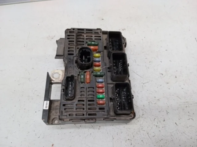 Блок предохранителей салона для Citroen C4 Хэтчбек 2004-2011 на фотографиях