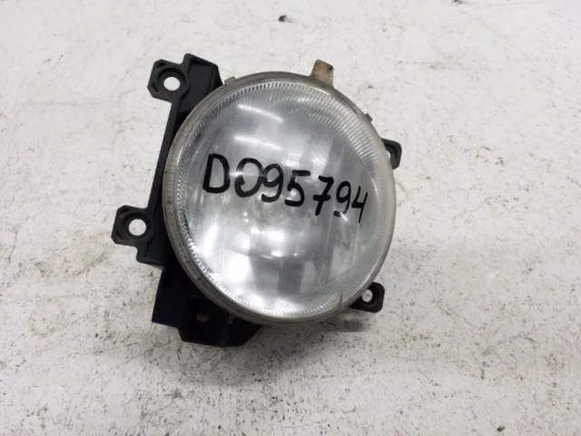 Противотуманка (ПТФ) передняя левая для Toyota Land Cruiser 200 2007-2015 на фотографиях