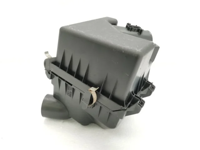 Корпус воздушного фильтра для Toyota RAV4 XA40 rest 2015-2019 на фотографиях