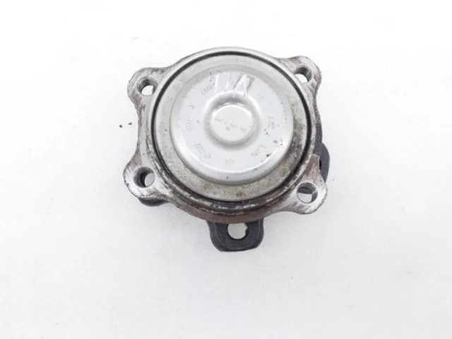 Ступица колеса передняя правая для BMW 5er Ф10 2010-2013 на фотографиях