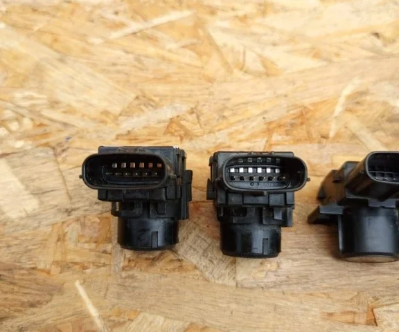 Датчик парктроника задний для Toyota Land Cruiser 200 2007-2015 на фотографиях