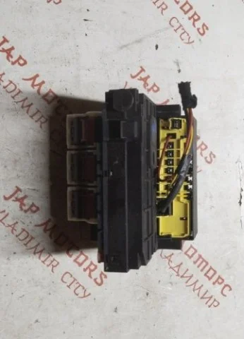 Блок предохранителей салона для Citroen C4 Хэтчбек 2004-2011 на фотографиях