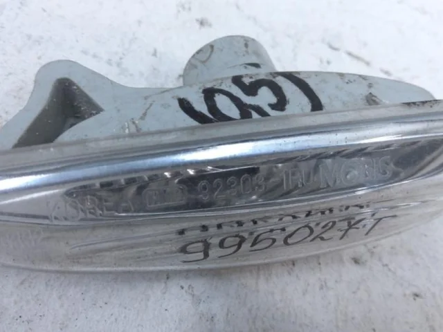 Поворотник передний левый для Hyundai Solaris 1 рестайлинг 2014-2017 на фотографиях