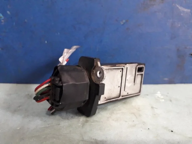 Датчик массового расхода воздуха для Nissan X-Trail T30 RU 2001-2007 на фотографиях