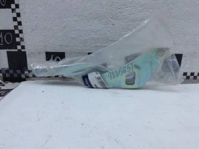 Петля капота левая для Hyundai Solaris 1 рестайлинг 2014-2017 на фотографиях