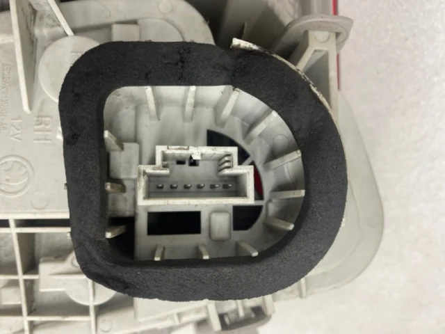 Фонарь правый для Skoda Rapid I NH3 2012-2017 на фотографиях