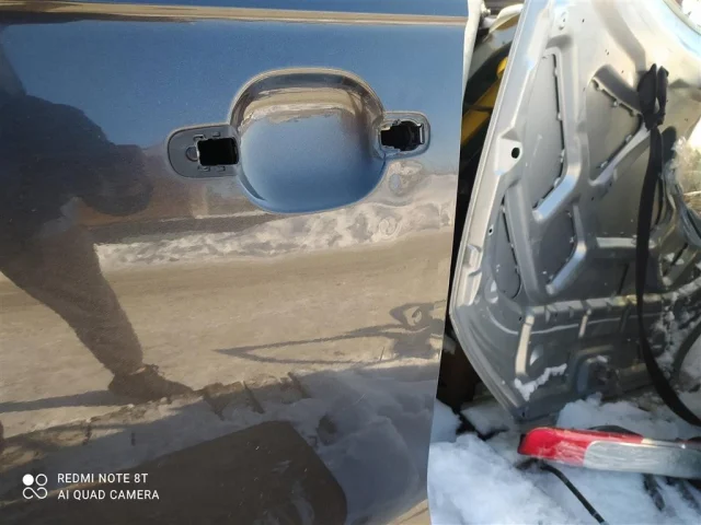 Уплотнитель передней правой двери для Audi Q7 4L 2005-2015 на фотографиях