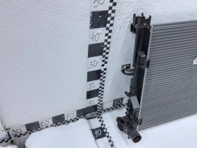 Радиатор охлаждения ДВС для Renault Sandero BS 2007-2014 на фотографиях