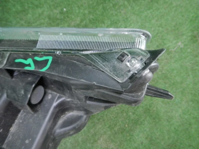 Фара ксенон левая для Toyota Alphard H30 2015+ на фотографиях