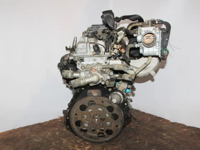 Двигатель для Nissan Primera P12 Седан 2002-2008 на фотографиях