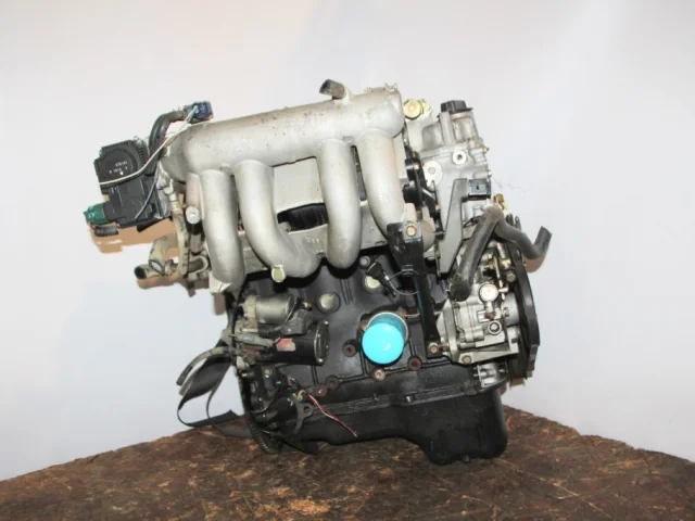 Двигатель для Nissan Primera P12 Седан 2002-2008 на фотографиях