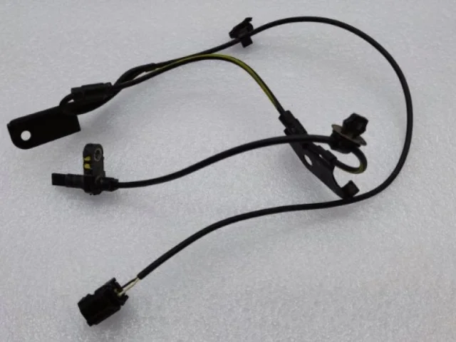 Датчик ABS передний правый для Toyota RAV4 XA30 2005-2012 на фотографиях