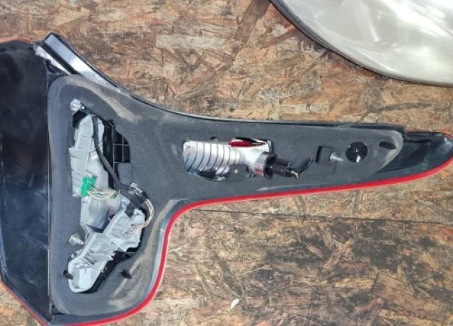 Фонарь левый для Volvo C30 MK 2006-2013 на фотографиях