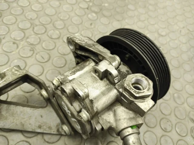 Насос ГУР для BMW X3 Е83 2003-2010 на фотографиях