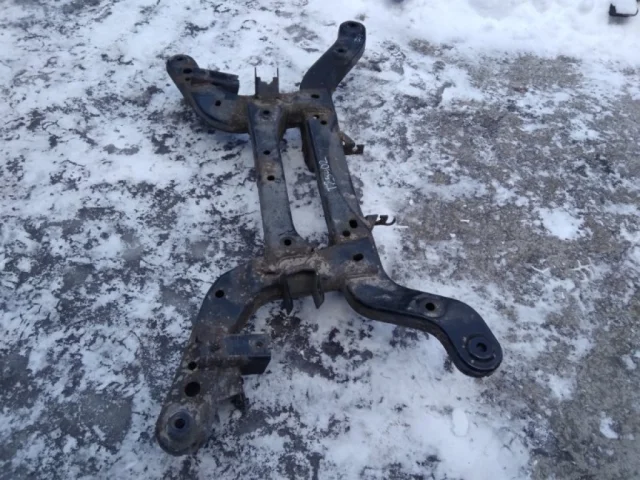 Задний подрамник для Opel Insignia Седан A 2008-2017 на фотографиях