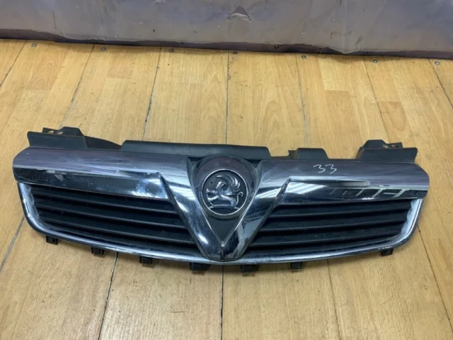 Решетка радиатора для Opel Zafira B 2005-2015 на фотографиях