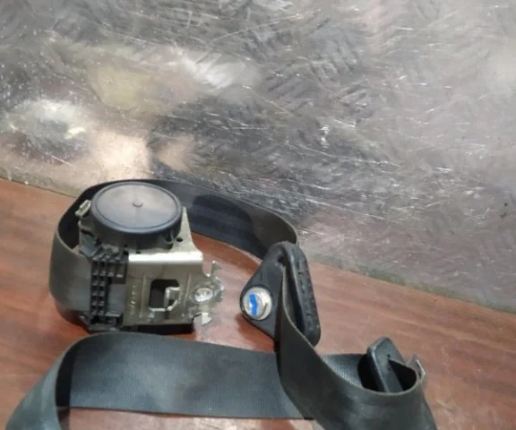 Ремень безопасности передний левый для Renault Duster HS rest 2015-2021 на фотографиях