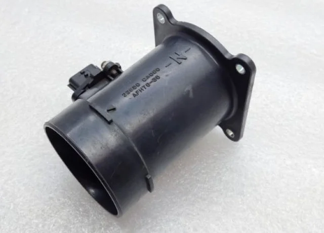 Датчик массового расхода воздуха для Nissan X-Trail T30 RU 2001-2007 на фотографиях