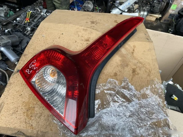 Фонарь левый для Volvo C30 MK 2006-2013 на фотографиях