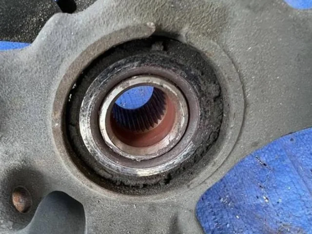 Кулак поворотный правый для Mazda CX 7 ER rest 2010-2012 на фотографиях