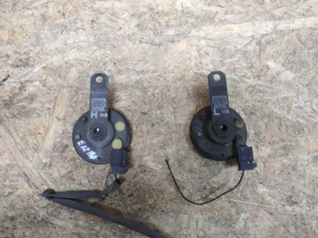 Звуковой сигнал для Toyota Corolla E140/E150 Седан 2006-2013 на фотографиях