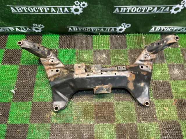 Подрамник двигателя для Nissan Almera Classic B10 2006-2012 на фотографиях