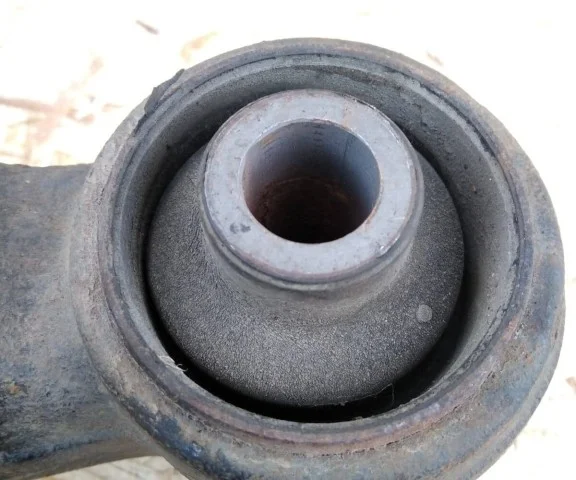 Кулак задний левый для Mitsubishi Pajero V90 5dr rest I 2011-2015 на фотографиях