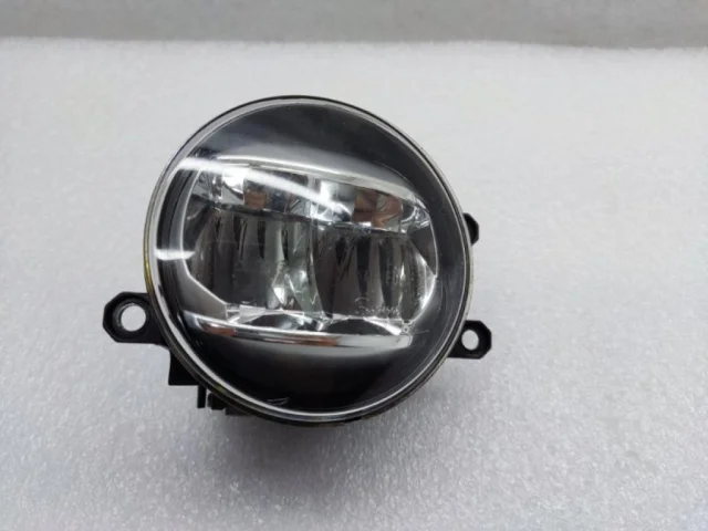 Противотуманка (ПТФ) передняя левая для Toyota Alphard H30 2015+ на фотографиях